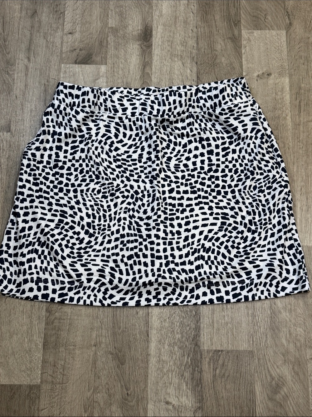 Chico's Black and White Abstract Print Mini Skirt size Chicos 2 or 12